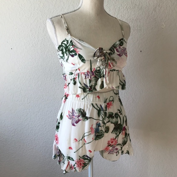 WHITE FLORAL CROPPED BUSTIER TOP SHORTS CO ORD SET - Picture 7 of 15